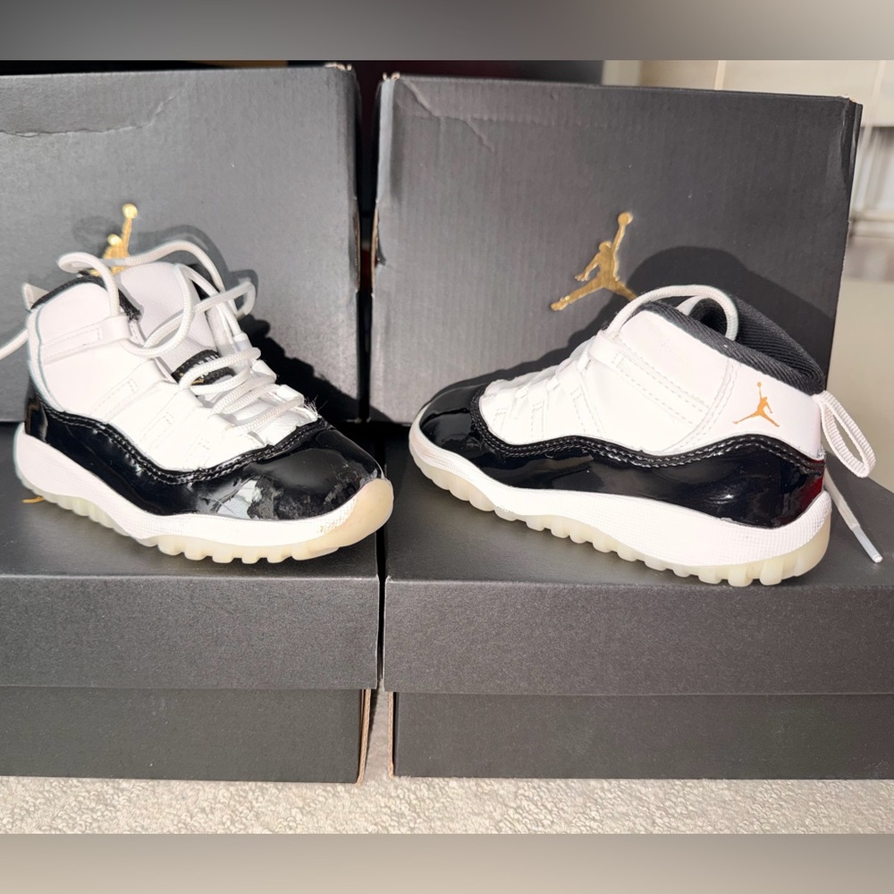 Nike Kids Black and White Sneakers with Gold Accent